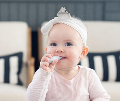 مراحل تغذية الطفل: التغذية بالملعقة (في عمر 6 أشهر)
